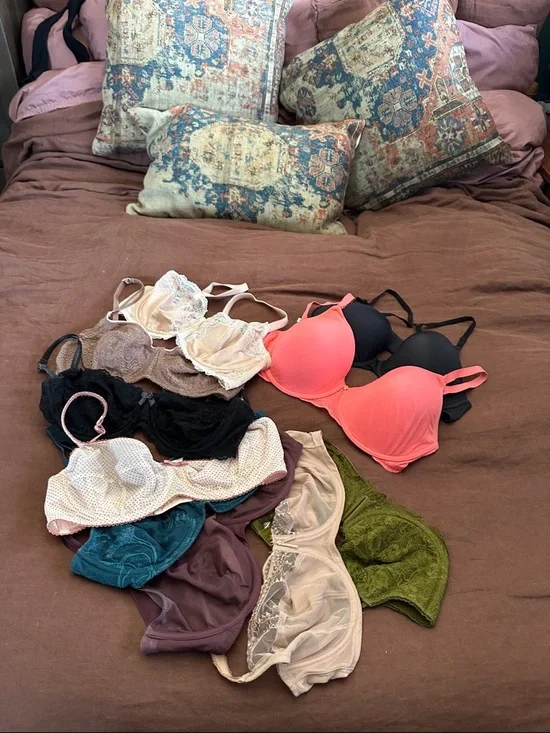 10 BRA Bundle Sizes 34DDD (2), 36D (4), 38D (4). Natori, Wacoal. Sexy Demi bras - Picture 9 of 9